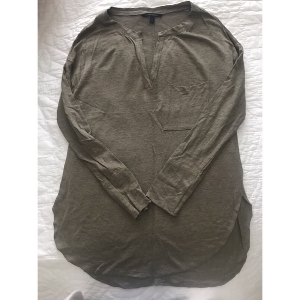Banana Republic split neck linen pocket tee